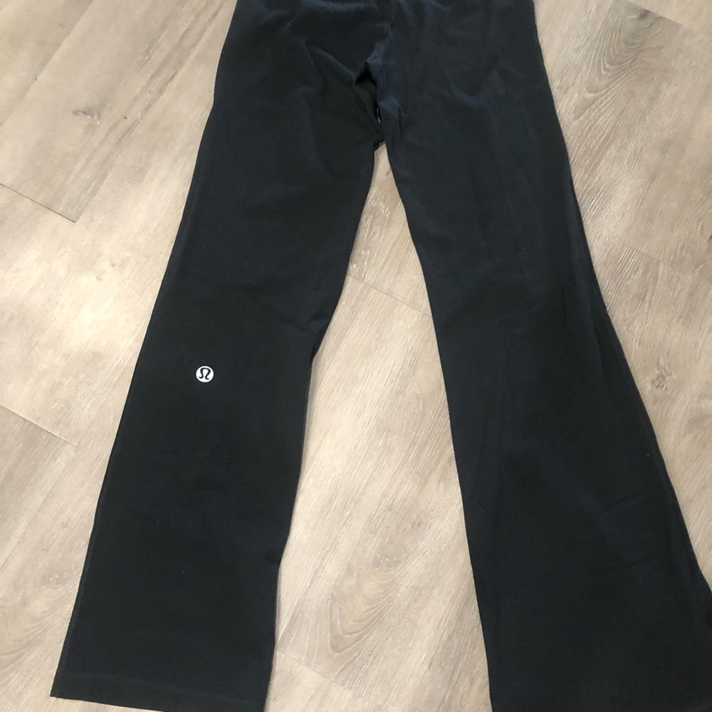 Black Lululemon flare leggings! Size 6